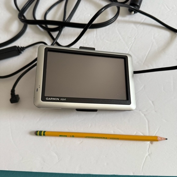 Garmin Nuvi GPS Navigator - Picture 3 of 7